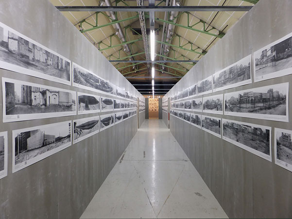 DE L’AUTRE COTÉ. LE MUR DE BERLIN VU DE L’EST DANS LES ANNÉESDE L’AUTRE COTÉ. LE MUR DE BERLIN VU DE L’EST DANS LES ANNÉES